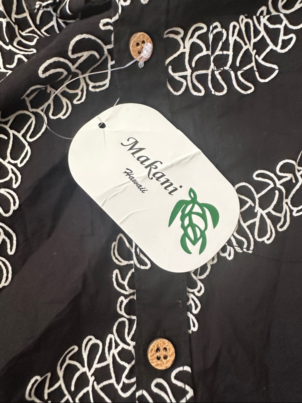 mahina Black Short-Sleeve Shirt with White Wave Motif - Picture 4 of 4